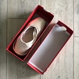 Capezio Ava Hard Shank pointe shoes size 8.5 W Brand New